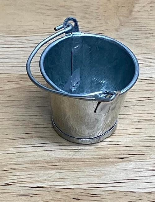 Miniature Metal Bucket with Movable Handle, Matte Metal Dollhouse Bucket, 1