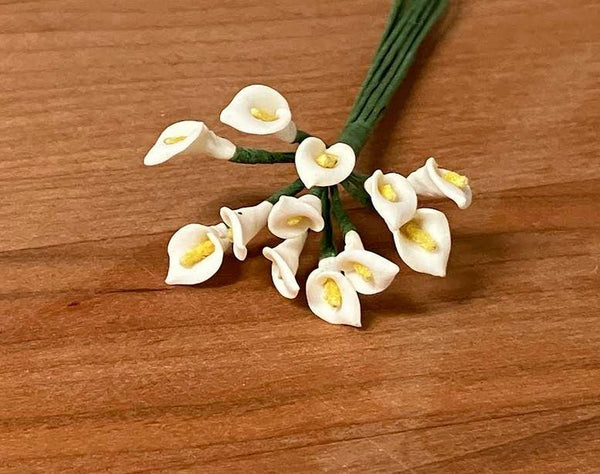 Miniature Artificial Calla Lily Stems. 12 Single Stem White Flowers, Dollhouse Flowers with 4