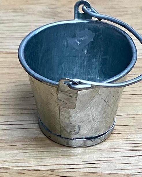 Miniature Metal Bucket with Movable Handle, Matte Metal Dollhouse Bucket, 1